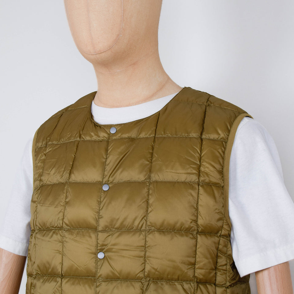 Taion 004 Crew Neck Button Down Vest - Beige