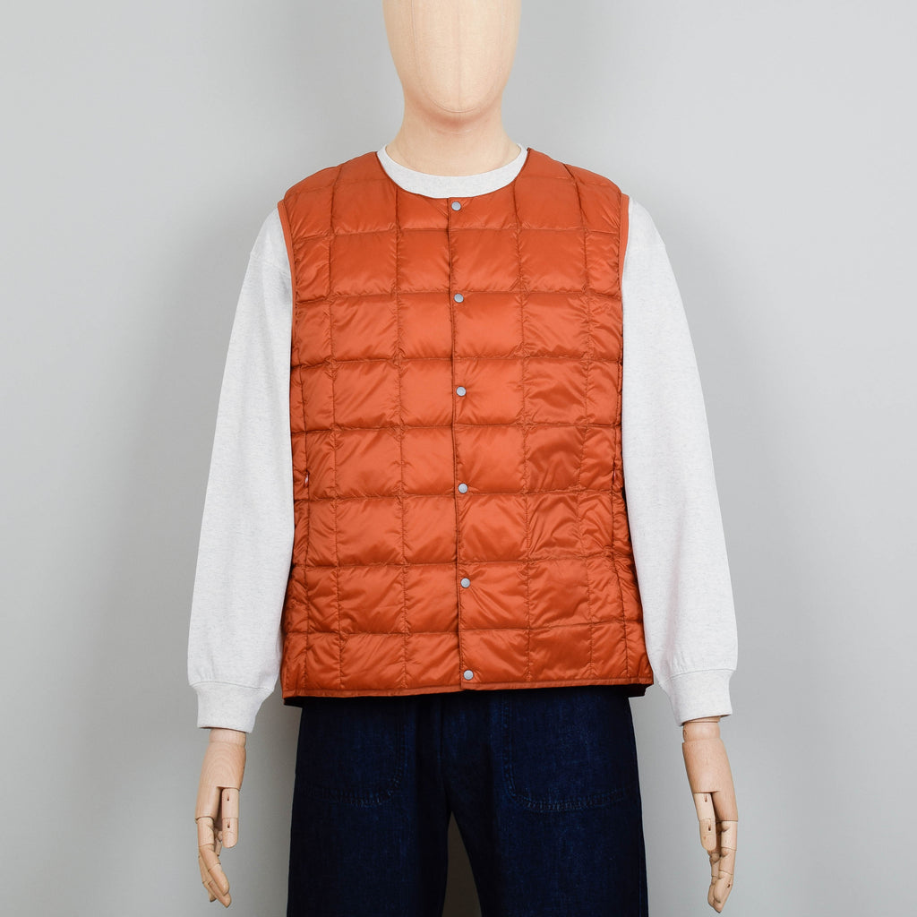 Taion 004 Crew Neck Button Down Vest - Brick