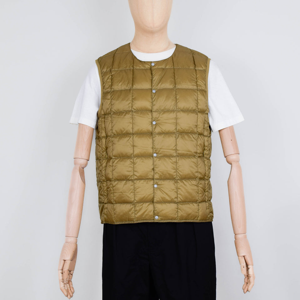 Taion 004 Crew Neck Button Down Vest - Beige