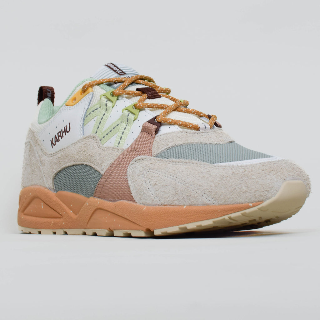 靴 KARHU FUSION 2.0 Turtledove/Shadow Lime Karhu x Mölkky® Fusion 2.0 – Turtledove / Shadow Lime – Karhu US