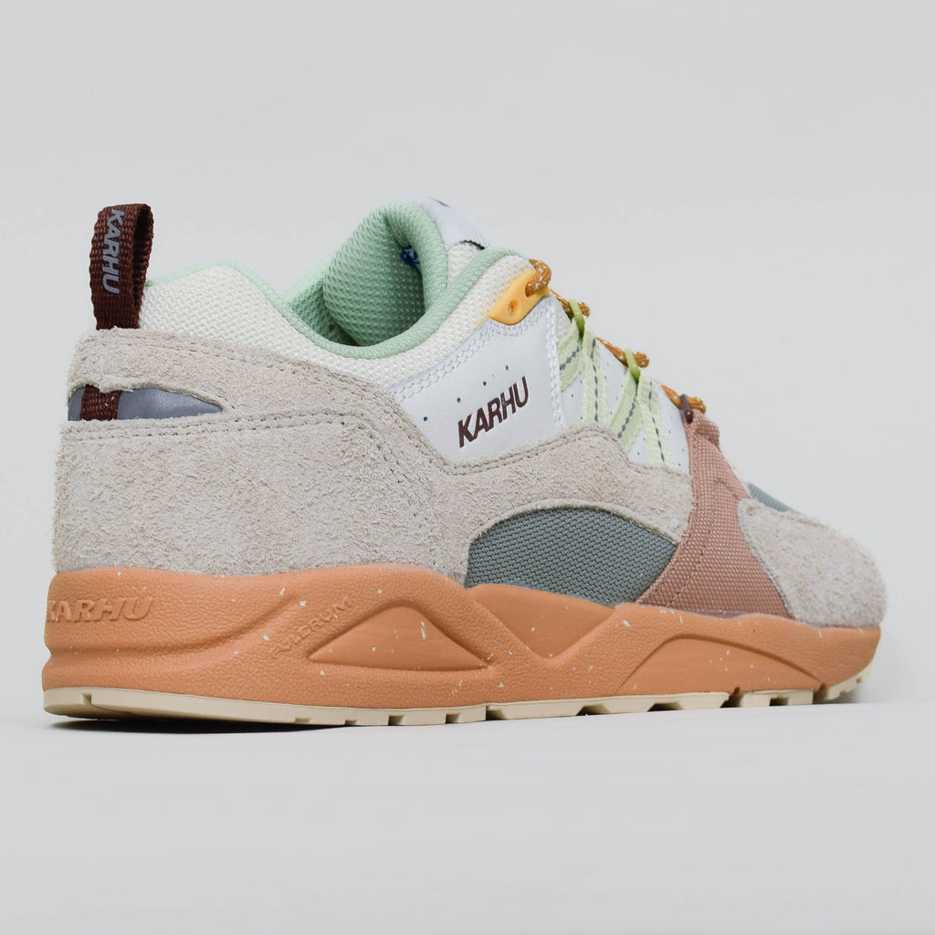 靴 KARHU FUSION 2.0 Turtledove/Shadow Lime Karhu x Mölkky® Fusion 2.0 – Turtledove / Shadow Lime – Karhu US