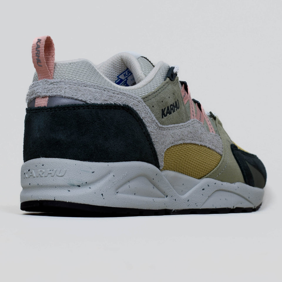 Karhu Fusion 2.0 - Darkest Spruce/ Cameo Rose
