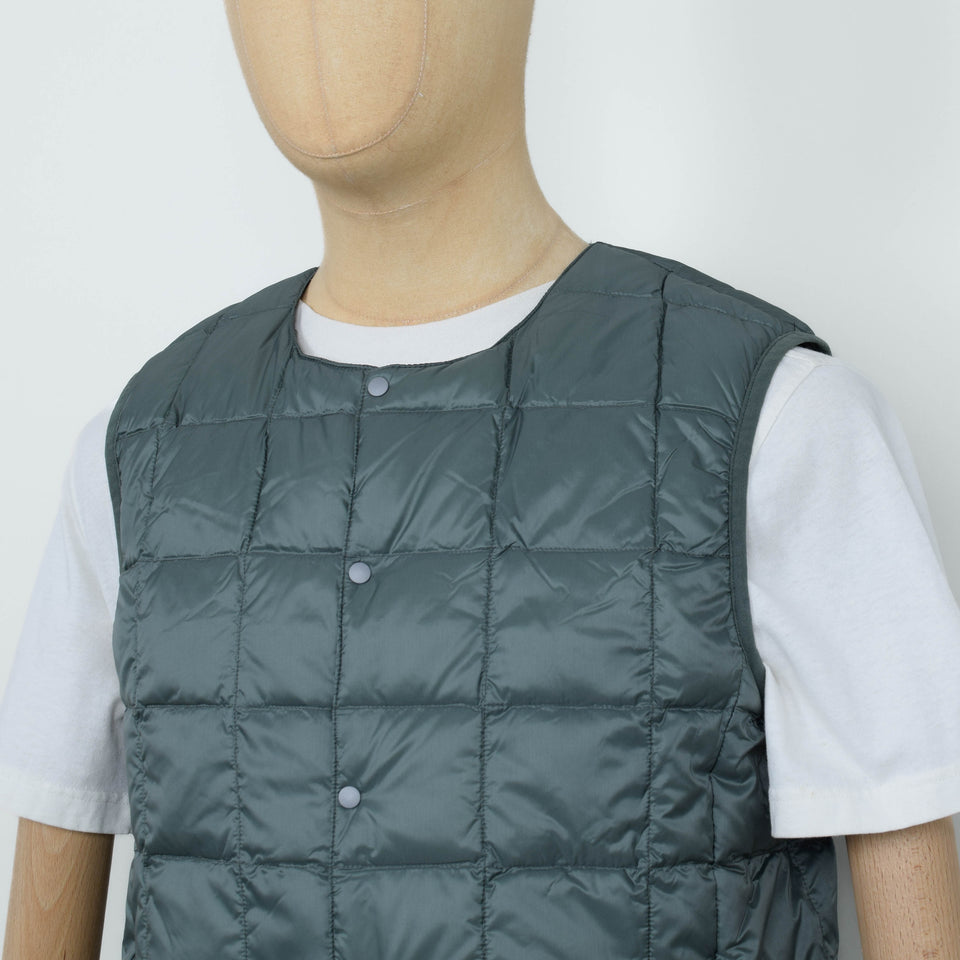 Taion 004 Crew Neck Button Down Vest - Dark Sage Green
